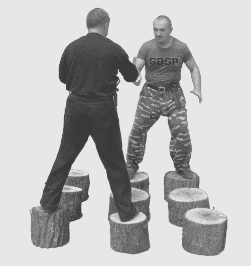 Стойка ножевого боя